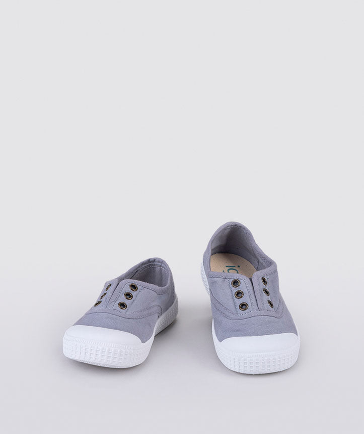 IGOR canvas tennis shoes, breathable in grey color. Unisex tennis shoes for adventurous little feet  . provided by local family business Greenmont.