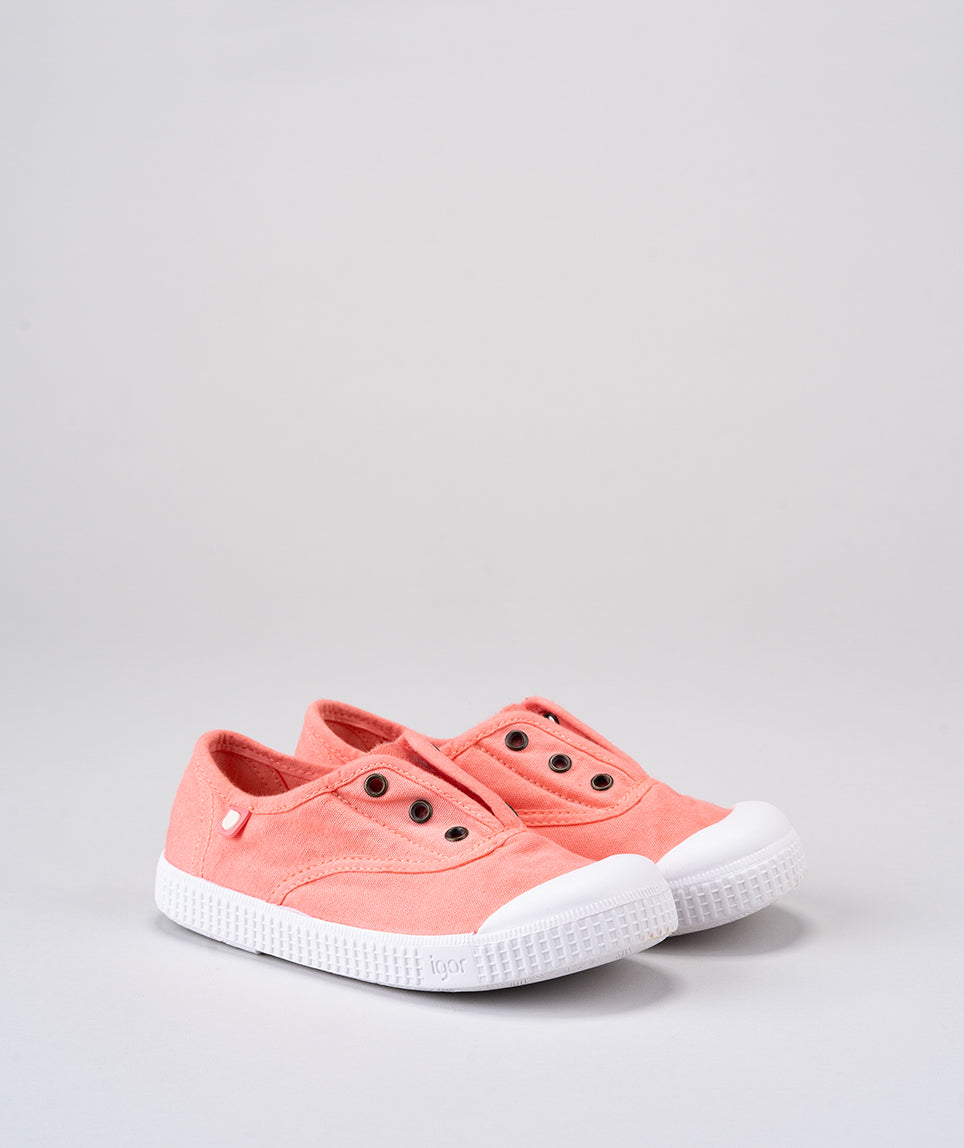 IGOR canvas tennis shoes, breathable in coral color. Light tennis shoes for adventurous little feet  . Provided by local family business Greenmont.