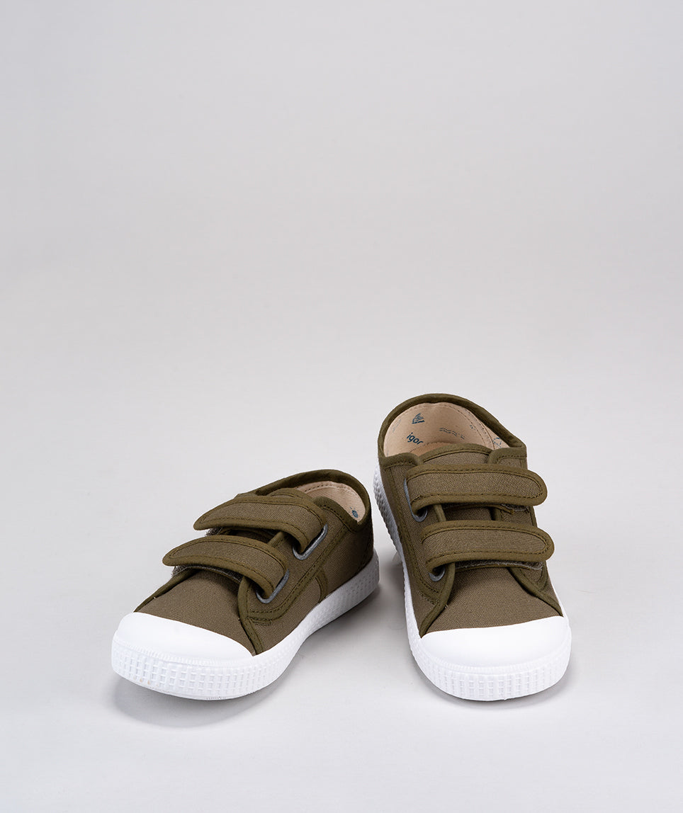 IGOR canvas shoes with velcro, breathable and light. Unisex tennis shoes for adventurous little feet . Provided by local family online store Greenmont Kids.