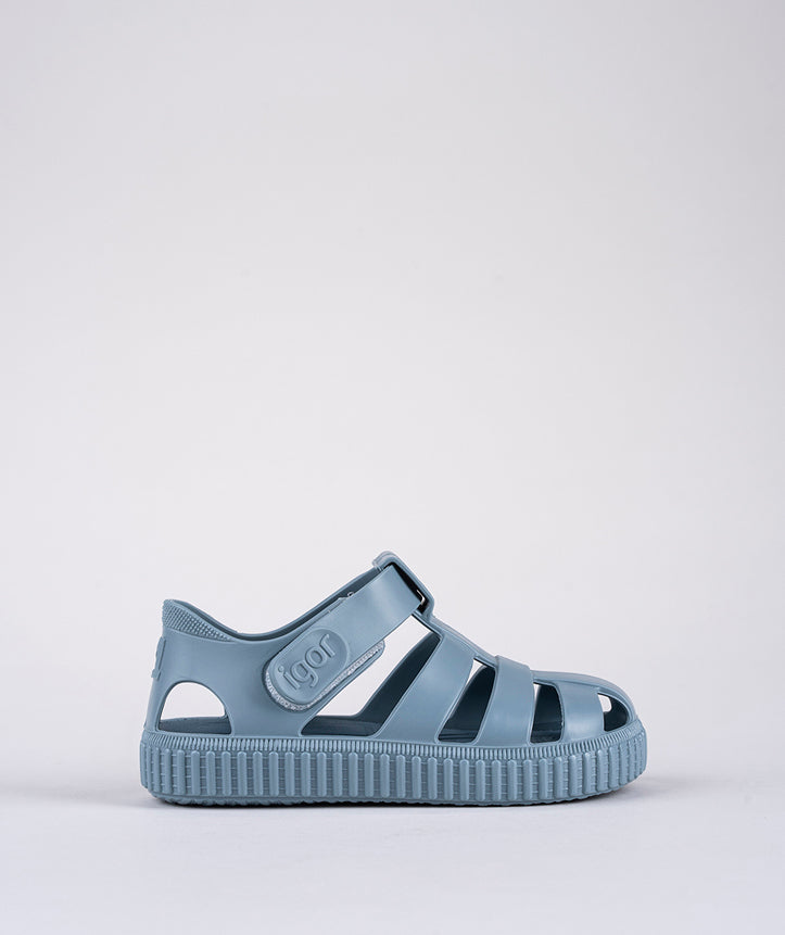 IGOR jelly sandals, ocean grey blue color, sold by local family business Greenmont. Unisex jellies for summer fun by the pool or as a beach shoes.