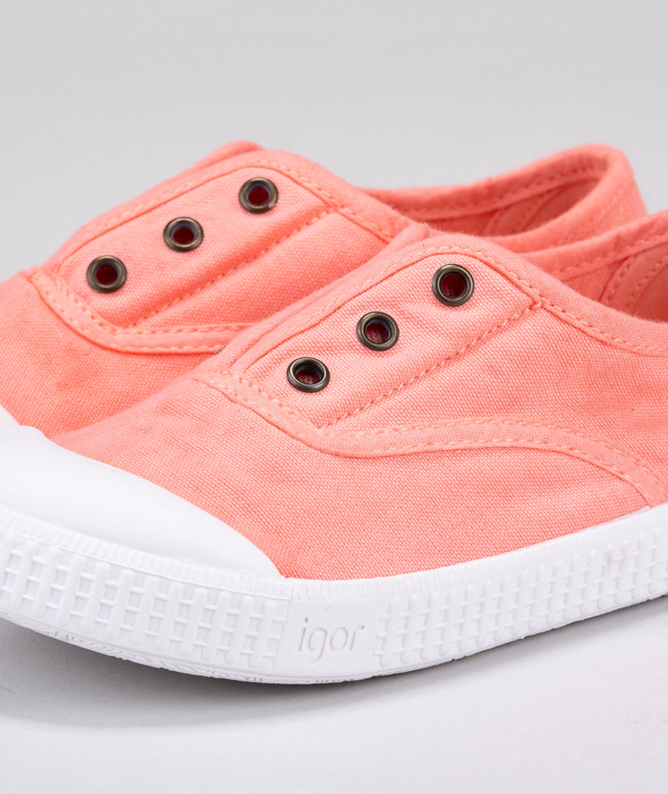 IGOR canvas tennis shoes, breathable in coral color. Light tennis shoes for adventurous little feet . provided by local family online boutique store Greenmont.