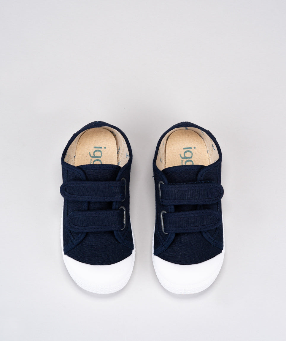 IGOR canvas shoes with velcro, breathable and light. Unisex tennis shoes for adventurous little feet . Provided by local family online store Greenmont Kids.