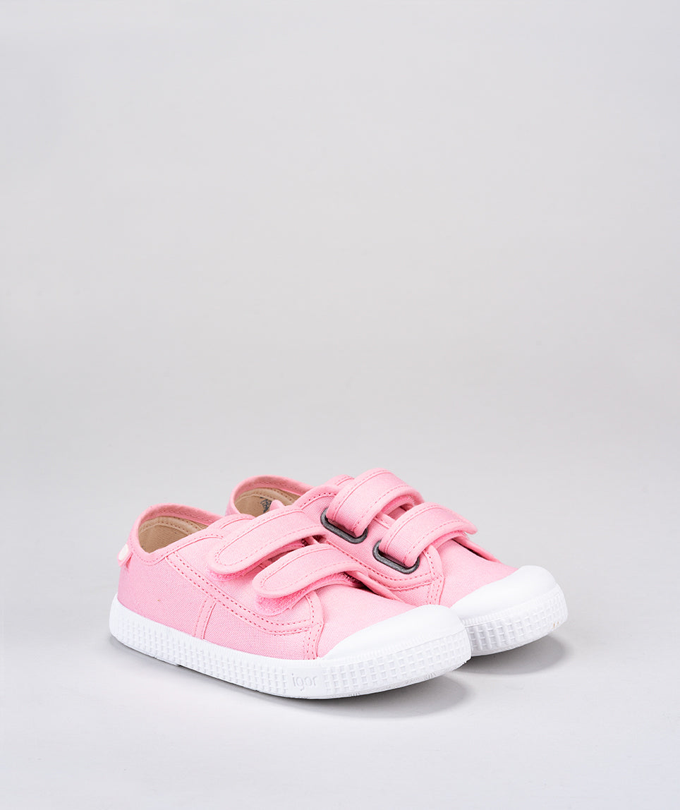 IGOR canvas shoes with velcro, breathable and light. Unisex tennis shoes for adventurous little feet . Provided by local family online store Greenmont Kids.